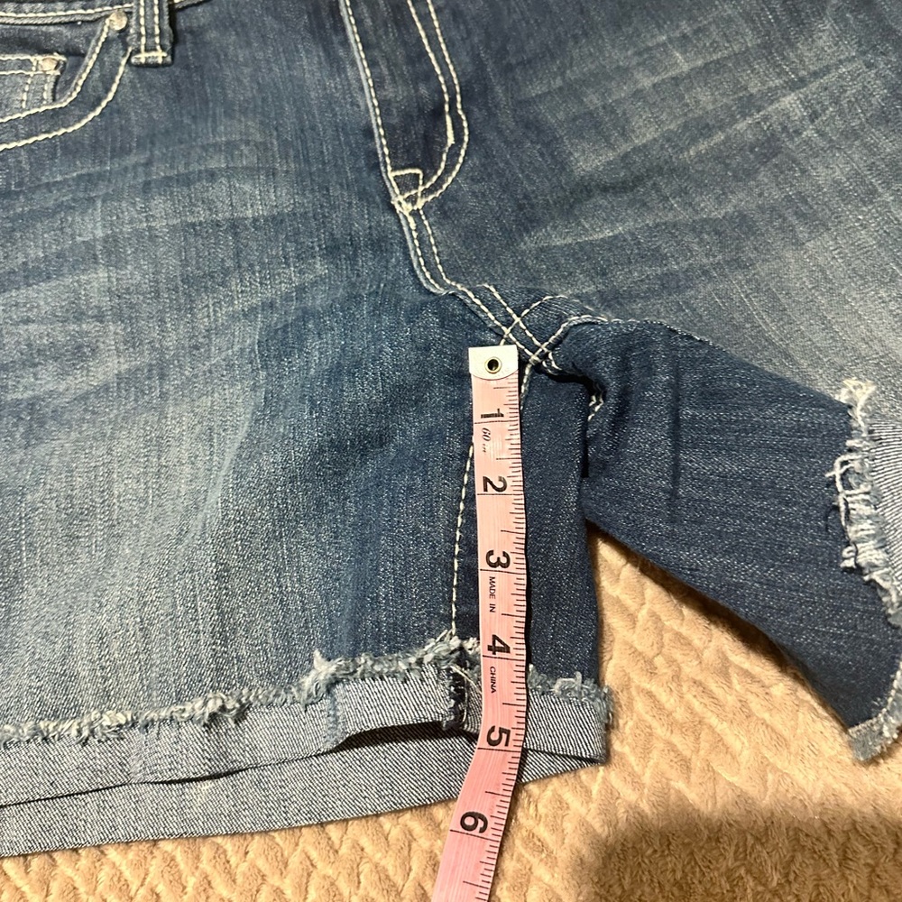 Earl Jeans Cut Off Shorts - Picture 4 of 6